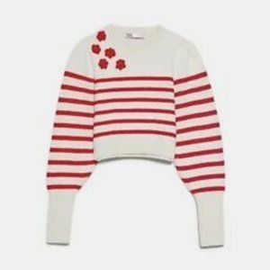 CROPPED STRIPED SWEATER W/ FLOWER DETAIL | ZARA